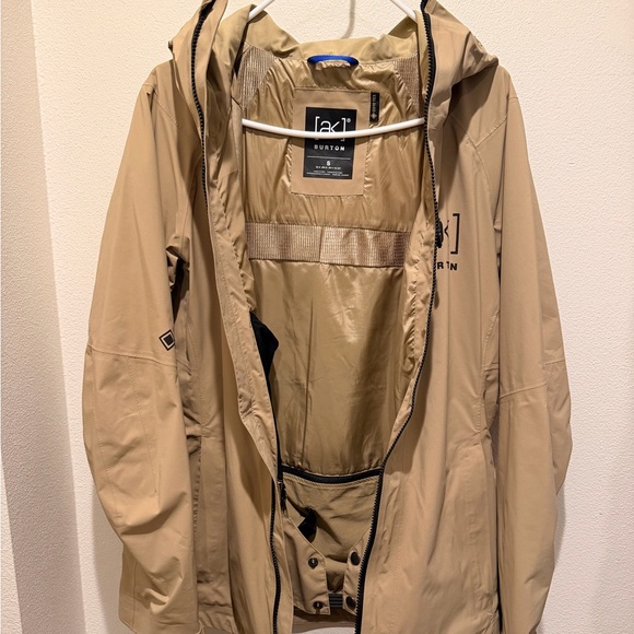 Burton Women’s  [ak]® Upshift GORE-TEX 2L Jacket, Size S - Picture 10 of 12